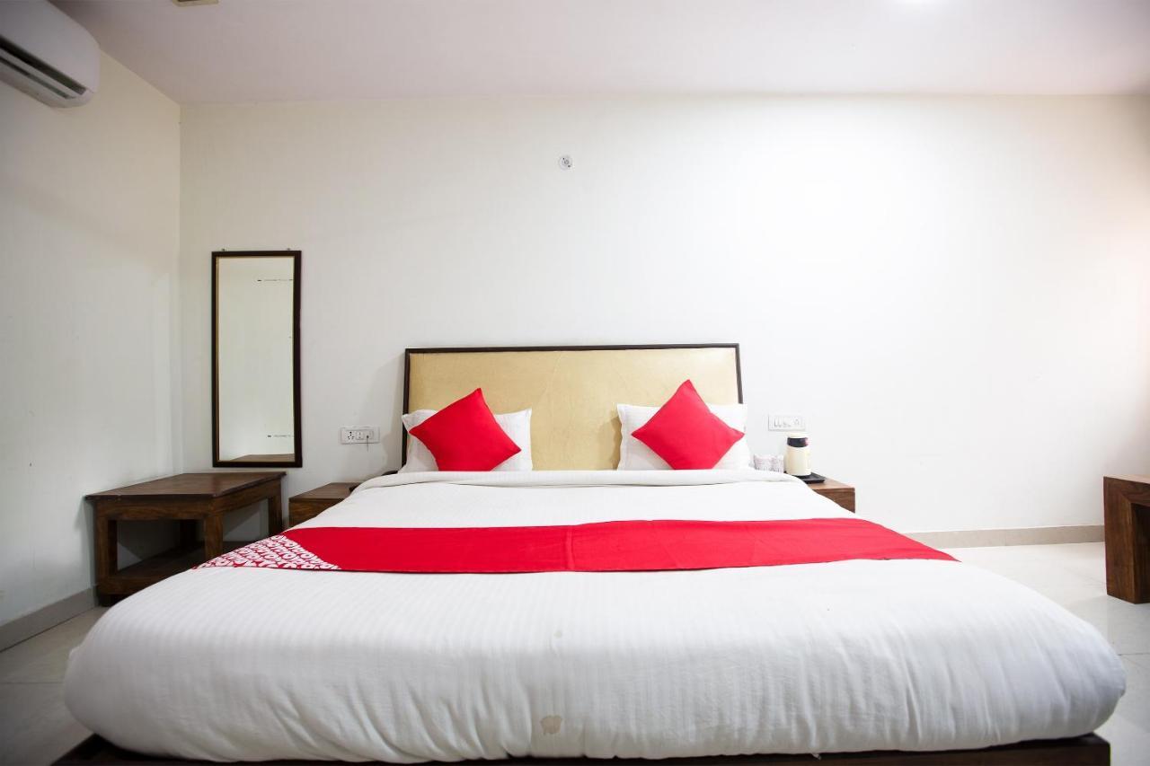 Oyo 44174 Hotel Mid Town Prime Harthala Εξωτερικό φωτογραφία