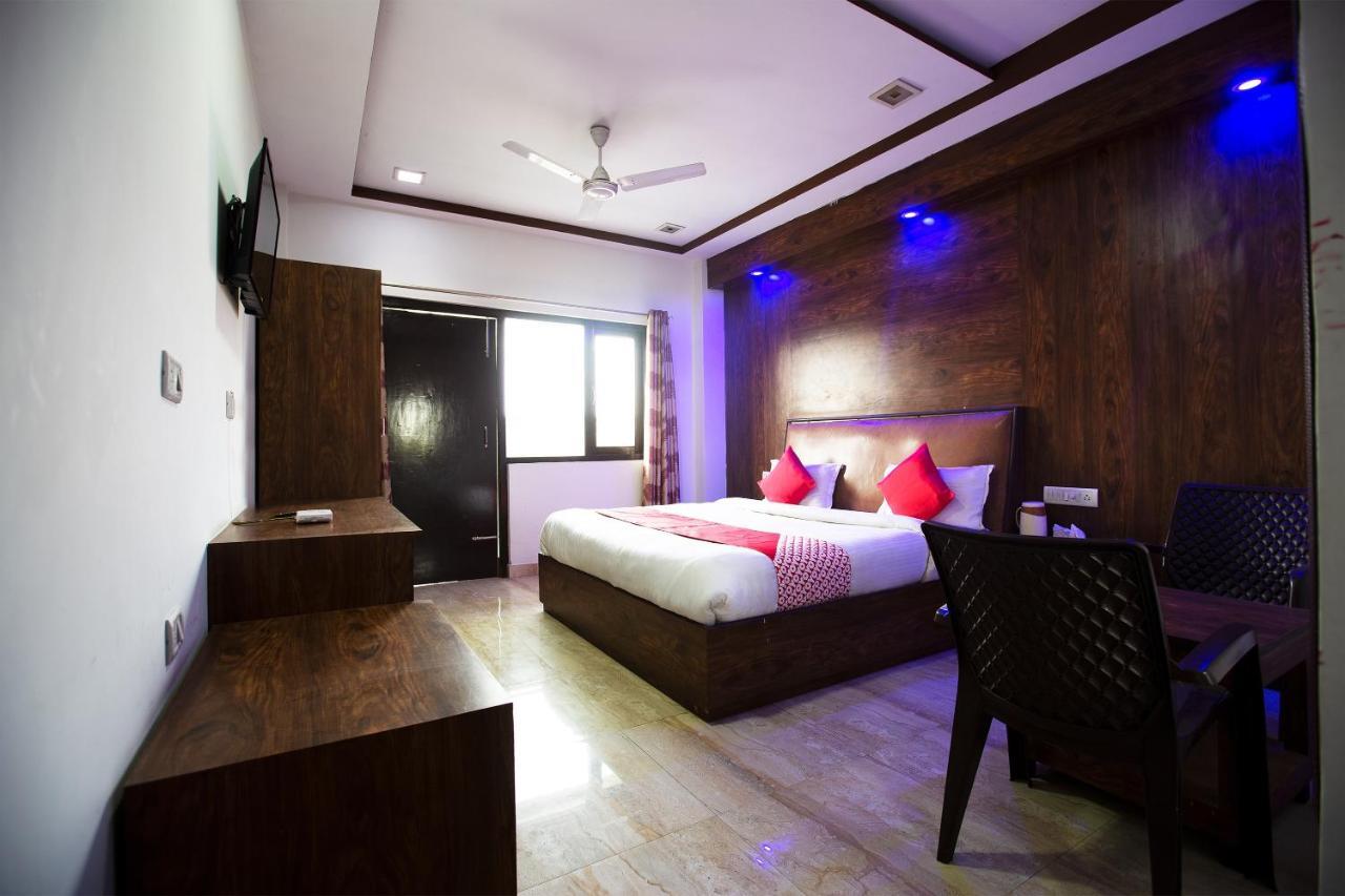 Oyo 44174 Hotel Mid Town Prime Harthala Εξωτερικό φωτογραφία