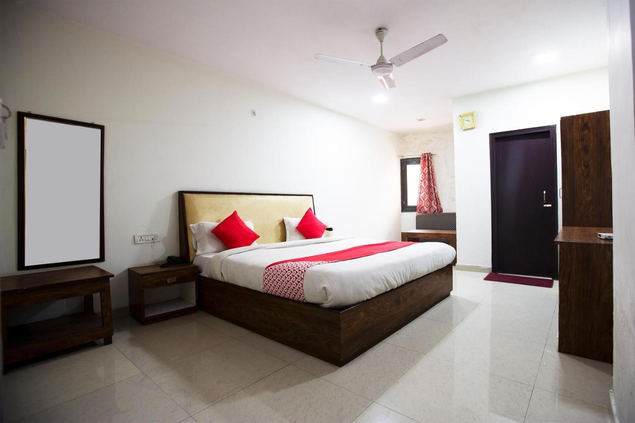 Oyo 44174 Hotel Mid Town Prime Harthala Εξωτερικό φωτογραφία